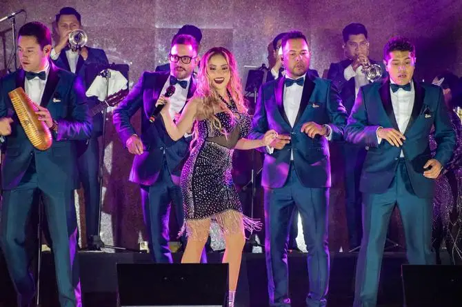 Carlos Cuevas y La Sonora Santanera con María Fernanda forman tremenda fiesta en Veracruz 